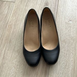 Naturalizer short block heel pump size 6